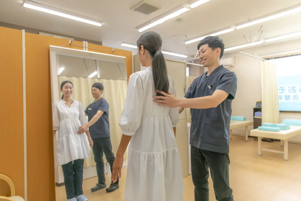 五香あおぞら鍼灸整骨院 猫背姿勢チェック